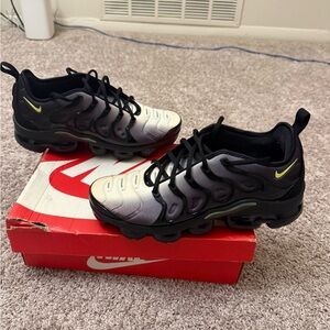 Size 10 - Nike Air VaporMax Plus Neon